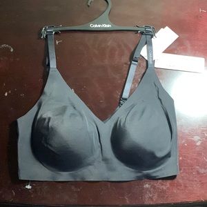 New with tags size M lightly lined triangle bra